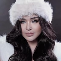 Penampilan Amanda banjir pujian netizen. “Dah kaya orang yang beda,” tulis salah satu komentar. “Beest… jadi kyk org Uzbekistan,” komentar lain. “Cakep bngt kya boneka barbie,” komentar lainnya. Foto: TikTok/@amandamanopoaustin