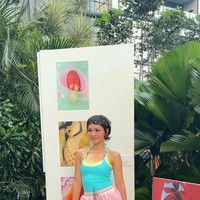 Kecintaannya terhadap sepatu jelly ternyata juga bukan hal baru. Andien mengaku sudah mengenakan Melissa sejak awal 2000-an, jauh sebelum brand tersebut hadir di Indonesia. Salah satu koleksi favorit yang dimilikinya merupakan hasil kolaborasi Melissa dengan desainer ikonis Vivienne Westwood. “Aku sudah pakai Melissa dari sebelum Melissa ada di sini. Jadi kalau mau beli tuh mesti ke Singapura,” ungkapnya. Foto: Foto: Kiki Oktaviani/detik