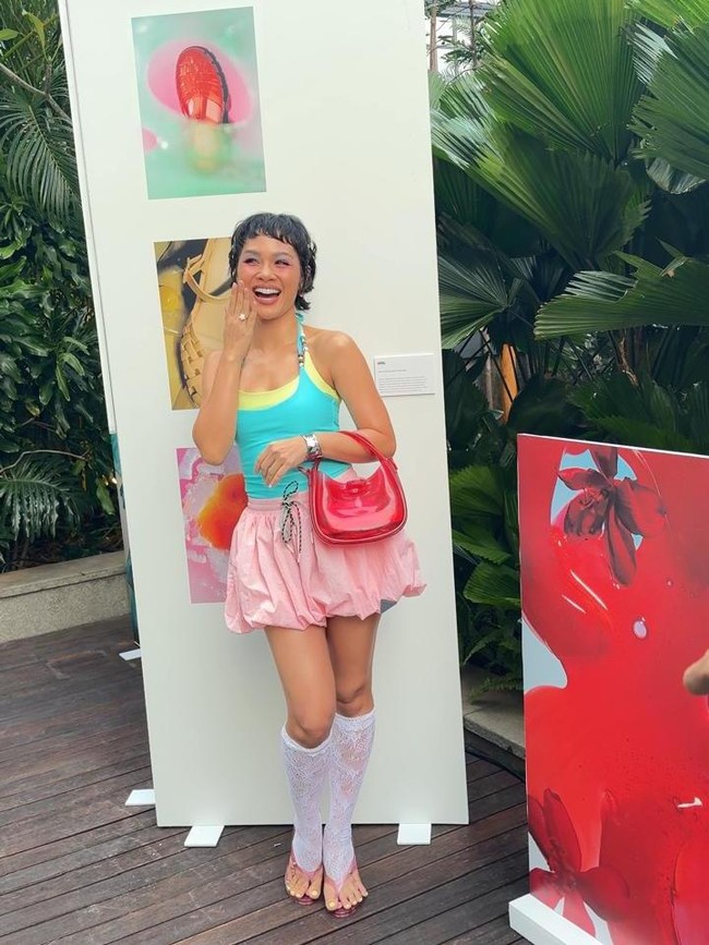 Gaya tersebut terlihat saat Andien menjadi pengisi acara Melissa’s The Original Jelly di 25hours Hotel, Jakarta Selatan. Ia tampil dalam balutan outfit warna-warni yang mencerminkan karakter personalnya. Foto: Foto: Kiki Oktaviani/detik