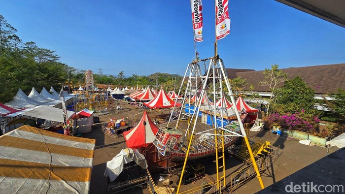 Arena Pasar Malam HJKS