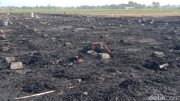 Bekas los tembakau ludes terbakar di Karanglo, Klaten, Rabu (2/9/2026). Bekas los tembakau ludes terbakar di Karanglo, Klaten, Rabu (2/9/2026).
