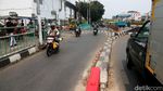 Demi Jalan Pintas, Pengendara Motor Nekat Lawan Arah