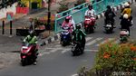 Demi Jalan Pintas, Pengendara Motor Nekat Lawan Arah