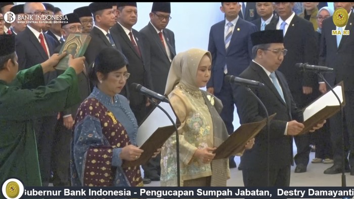 Mahkamah Agung (MA) melantik Destry Damayanti sebagai Gubernur Bank Indonesia (BI), Aida S. Budiman sebagai Deputi Gubernur Senior BI, dan Solikin M. Juhro sebagai Deputi Gubernur BI. Ketiganya mengucapkan sumpah jabatan di hadapan Ketua MA, Sunarto 