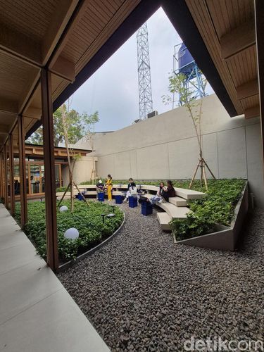 dr. Ells Coffee Clinic di Jl. Sukahaji, Bandung.