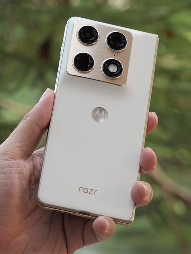 Review Motorola Razr Fold: Kamera Serius, Baterai Jumbo