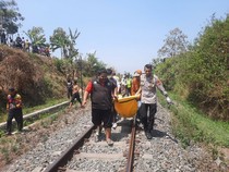 Berjalan di Jalur KA, Pria 40 Tahun Tewas Tertabrak Kereta di Garut