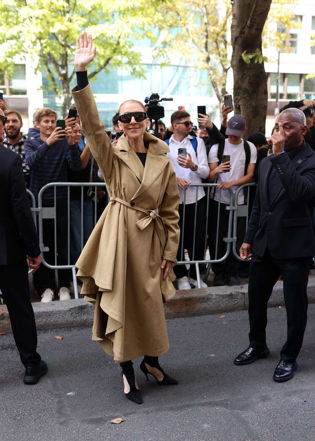Momen ini terjadi menjelang konser residency Celine di Paris yang akan dimulai pada 12 September mendatang. Penampilan besar tersebut akan menjadi yang perdana setelah enam tahun lalu Celine mengumumkan mengidap stiff person syndrome, penyakit langka yang menyerang saraf. (Foto: GC Images/DKPAR/Mega)
