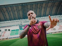 Gustavo Almeida Resmi Berseragam Java United FC