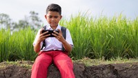 Orang Tua-Sekolah Perlu Ajarkan Anak Aturan Rating Game Sesuai Umur