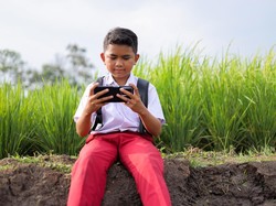 Orang Tua-Sekolah Perlu Ajarkan Anak Aturan Rating Game Sesuai Umur