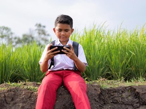 Orang Tua-Sekolah Perlu Ajarkan Anak Aturan Rating Game Sesuai Umur