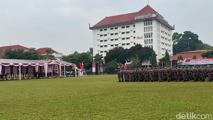 Jaksa Agung ST Burhanuddin memimpin upacara peringatan Hari Lahir ke-81 Kejaksaan Republik Indonesia. (Ondang/detikcom)