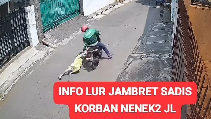 Jambret terekam menyeret nenek usia 70 tahun di Jalan Seroja Semarang.