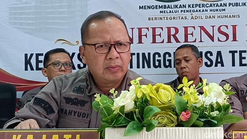 Kajati NTB, Wahyudi saat menggelar konferensi pers di Media Center Kejati NTB, Rabu (2/9/2026). (Foto : Abdurrasyid Efendi/detikBali).
