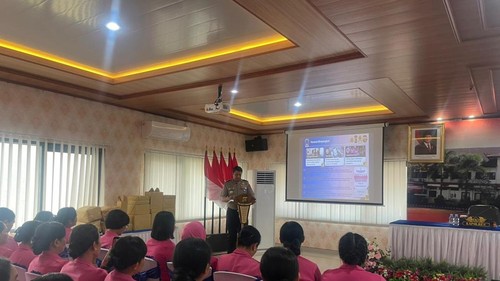 Kapolres Tabanan AKBP I Putu Bayu Pati tatap muka bersama Polwan Polres Tabanan, anggota Bhayangkari, dan PNS perempuan di Aula Wisnu Hartono Polres Tabanan, Rabu (2/9/2026). (Dok. Polres Tabanan)