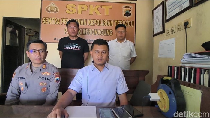 Kasat Reskrim Polres Demak, AKP Arlan Budi Kusuma saat memberikan keterangan olah TKP lanjutan di Mapolsek Kebonagung, Rabu (2/9/2026).