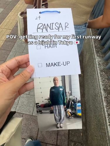 Kebijakan FamilyMart Jepang mengizinkan pekerja Muslimah berhijab menuai kontroversi Model Ranisa Rahman mendukung hak ini namun politisi lokal menentang keras. Kebijakan FamilyMart Jepang mengizinkan pekerja Muslimah berhijab menuai kontroversi Model Ranisa Rahman mendukung hak ini namun politisi lokal menentang keras.