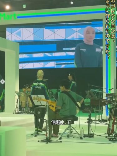 Kebijakan FamilyMart Jepang mengizinkan pekerja Muslimah berhijab menuai kontroversi Model Ranisa Rahman mendukung hak ini namun politisi lokal menentang keras.