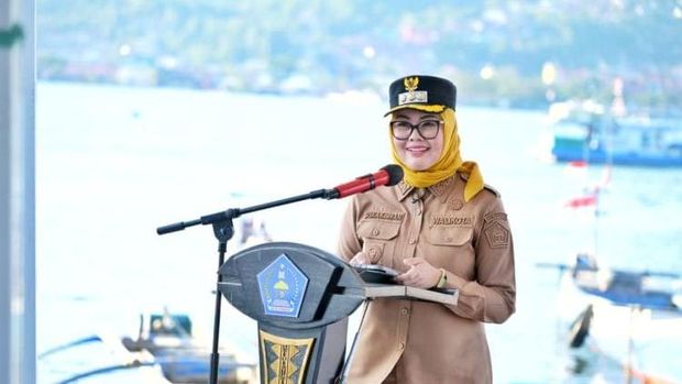 Kelompok nelayan Kendari menerima e-Pas Kecil dari Pemkot yang berkolaborasi dengan Kejaksaan. Dokumen Istimewa Kelompok nelayan Kendari menerima e-Pas Kecil dari Pemkot yang berkolaborasi dengan Kejaksaan. Dokumen Istimewa