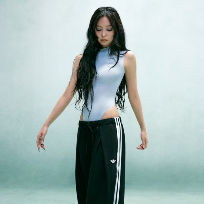 Koleksi Perdana Jennie BLACKPINK x adidas: Ballet, Feminin, Tapi Tetap Sporty
