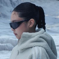 Material premium bertekstur lembut dan detail yang rapi membuat koleksi ini mudah dikenakan untuk berbagai gaya. Elemen sporty adidas berpadu dengan konstruksi wrap dan siluet yang terinspirasi dari ballet. Foto: Dok. adidas Originals