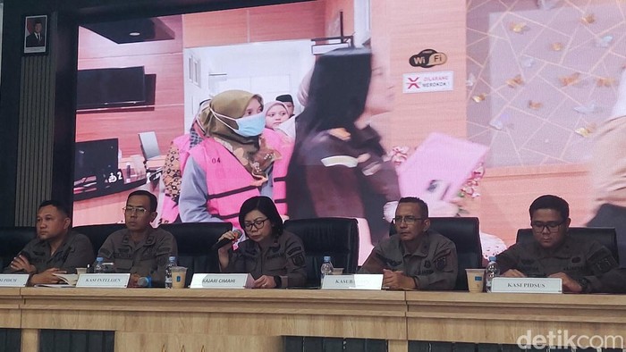 konferensi pers penetapan tersangka 2 ASn Cimahi
