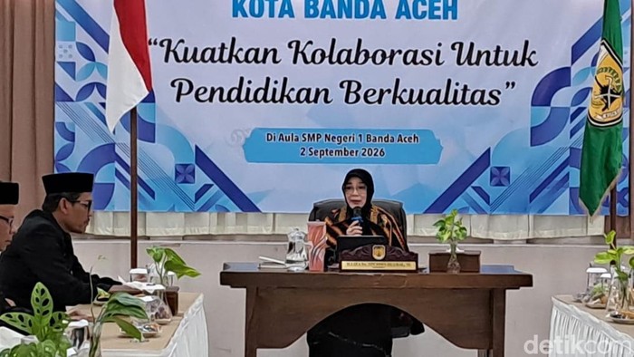 Wali Kota Illiza Saaduddin Djamal gelar pertemuan di Aula SMPN 1 Kota Banda Aceh.