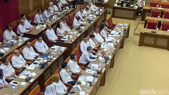 Menbud Fadli Zon dalam Rapat Kerja di Komisi X DPR, Senayan, Jakarta, Rabu (2/9/2026).