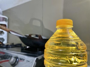 Sering Taruh Botol Minyak Goreng di Samping Kompor? Waspada Risiko Ini