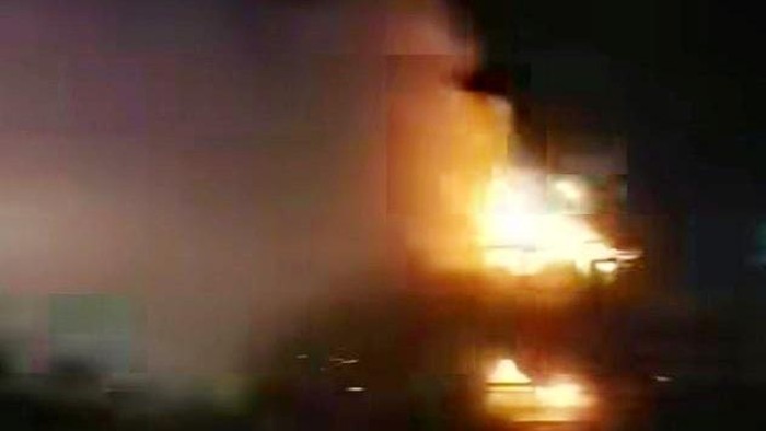 Mobil truk terbakar di kilometer 53 Tol Jakarta-Cikampek Kabupaten Karawang