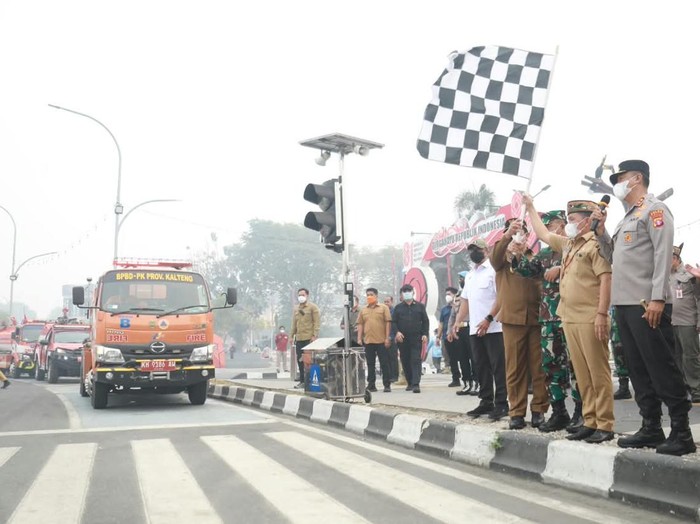 Momen pelepasan armada penanganan karhutla oleh Gubernur Kalteng Agustiar Sabran, Senin (31/8/2026). (dok MMC Kalteng)
