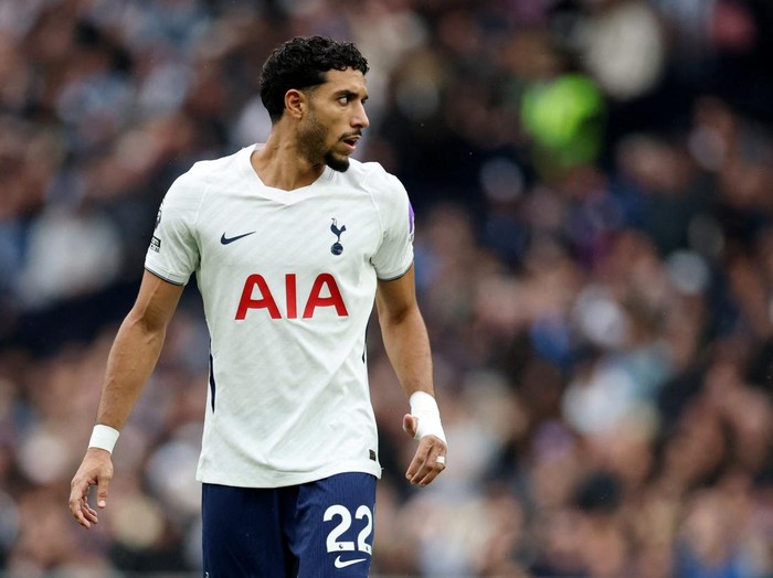 Soccer Football - Premier League - Tottenham Hotspur v Newcastle United - Tottenham Hotspur Stadium, London, Britain - August 29, 2026 Tottenham Hotspur's Omar Marmoush looks on Action Images via Reuters/Andrew Boyers EDITORIAL USE ONLY. NO USE WITH UNAUTHORIZED AUDIO, VIDEO, DATA, FIXTURE LISTS, CLUB/LEAGUE LOGOS OR 'LIVE' SERVICES. ONLINE IN-MATCH USE LIMITED TO 120 IMAGES, NO VIDEO EMULATION. NO USE IN BETTING, GAMES OR SINGLE CLUB/LEAGUE/PLAYER PUBLICATIONS. PLEASE CONTACT YOUR ACCOUNT REPRESENTATIVE FOR FURTHER DETAILS..