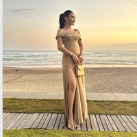 Ayu Ting Ting menyempurnakan penampilannya dengan pilihan handle bag dari brand Delvaux. Ditaksir harganya sekitar Rp70 jutaan. Foto: Dok. Instagram Ayu Ting Ting
