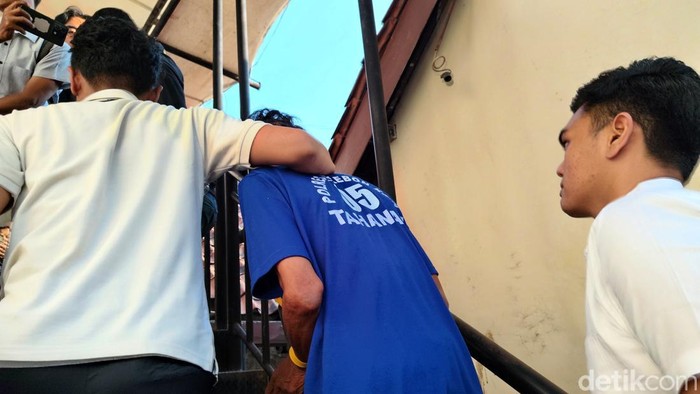 Pedagang Cilung di Kota Cirebon ditangkap polisi karena diduga melakukan perbuatan cabul terhadap siswi SD.