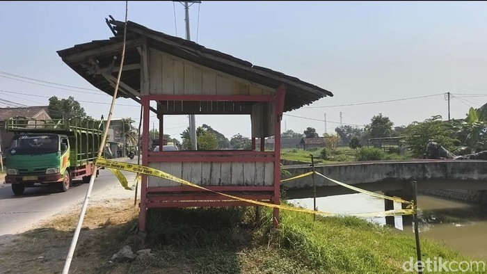 Pos ronda TKP ditemukannya mayat wanita terbakar di Jalan Raya Purwodadi-Semarang Dukuh Wareng, Desa/Kecamatan Kebonagung, Demak, Rabu (2/9/2026).