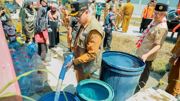 Pemkab Klaten Drop 14 Tangki Air Bersih ke Desa Lereng Merapi
