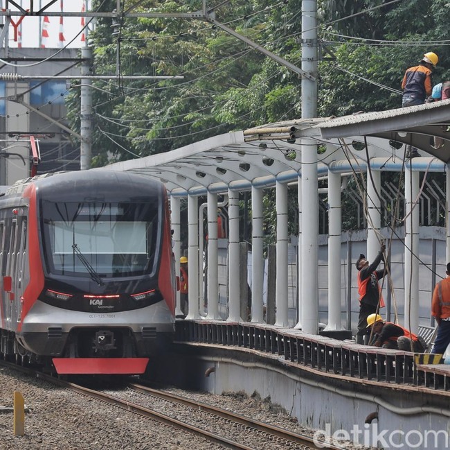 Peron Stasiun Karet Mulai Dibongkar Usai Resmi Ditutup