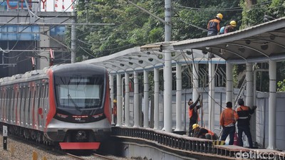 Peron Stasiun Karet Mulai Dibongkar Usai Resmi Ditutup