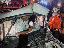 Drama Evakuasi Pasutri Terjepit di Grand Max Usai Tabrak Truk di Lampung