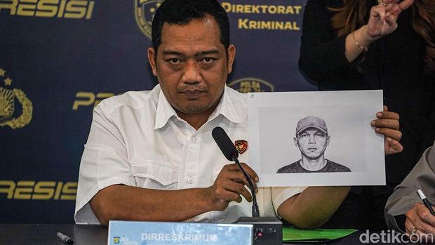 Direktur Reskrimum Polda Metro Jaya Kombes Iman Imanuddin menunjukkan sketsa wajah dua terduga pelaku pengeroyokan Bambang Setiawan dalam konvensi pers di Mapolda Metro Jaya, Jakarta, Rabu (2/9/2026).