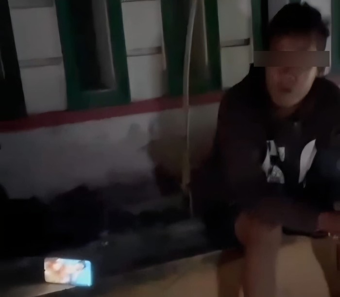 Pemuda di Jombang saat pamer putar bokep di pinggir jalan Desa Puton, Diwek