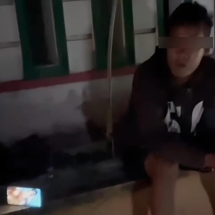 Pemuda di Jombang saat pamer putar bokep di pinggir jalan Desa Puton, Diwek