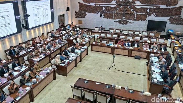 Rapat Komisi XI dengan pemerintah