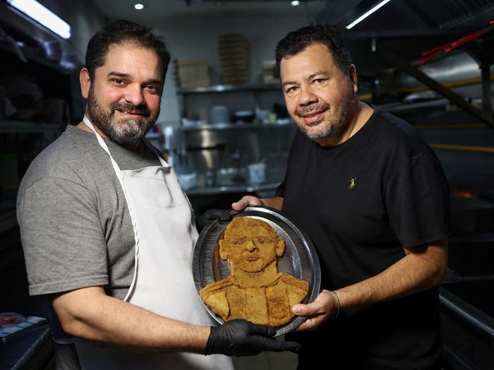 Chef Damian Zanotti, who works at the restaurant El Antojo, prepares a schnitzel, known as milanesa in Argentina, with the face of Argentina's soccer legend Lionel Messi, a day after he announced his retirement from the national team, in Buenos Aires, Argentina September 1, 2026. REUTERS/Agustin Marcarian