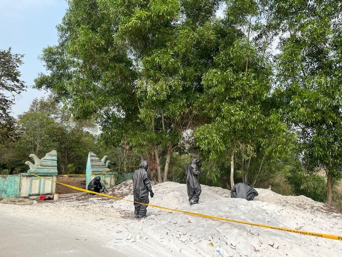 Satuan Brimob Polda Banten melalui Unit Kimia, Biologi dan Radioaktif (KBR) melakukan pengecekan terhadap dugaan pencemaran limbah Bahan Berbahaya dan Beracun (B3) di Cikande, Kabupaten Serang, Banten (dok. istimewa)