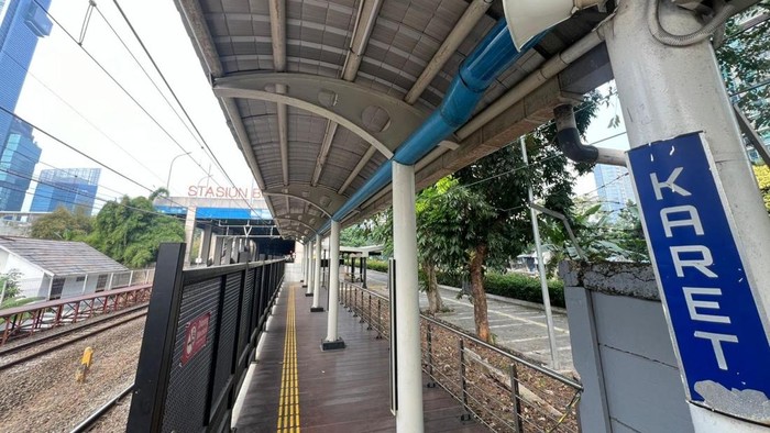 KAI Properti membangun selasar pedestrian sepanjang 250 meter yang menghubungkan eks Stasiun Karet dan BNI City. Jalur ini dilengkapi fasilitas penunjang mobilitas.