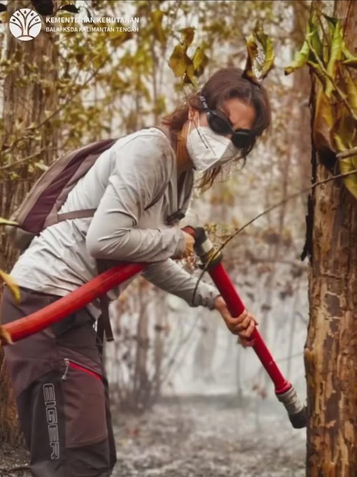 Sherina Berpetualang Padamkan Karhutla di Kalimantan