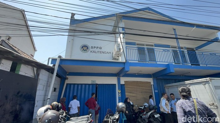 SPPG Kalitengah, penyedia MBG untuk Ponpes Manbaul Hikam berujung lebih dari 500 santri keracunan.