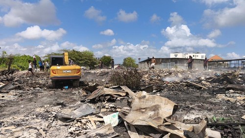 Suasana lokasi kebakaran lahan bedeng di Gang Jatayu, Jalan Nakula, Banjar Margaya, Desa Pemecutan Kelod, Denpasar, Rabu (2/9/2026) siang. (Putu Yonata/DetikBali)